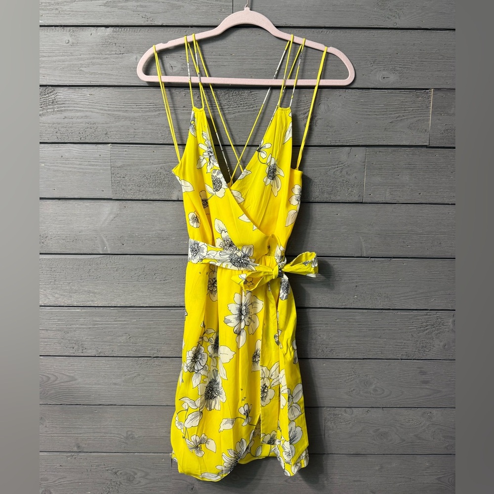 NWT Alice + Olivia Susana Yellow Floral Wrap Mini Dress Begonia Citrus Sz 10 - Picture 4 of 15